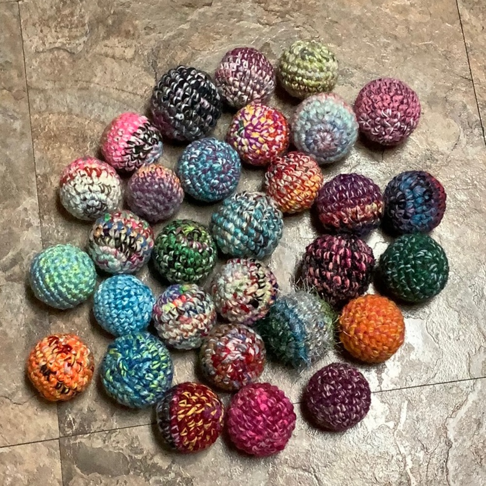 🎉HP🎉 (3) Crocheted scrap balls - Picture 3 of 8